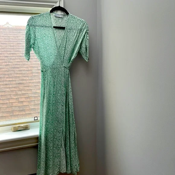 green emerald velvet dress Faithfull the Brand Del Mar Smocked Mini Dress Green Polka Dot Crepe S –  Celebrity Owned